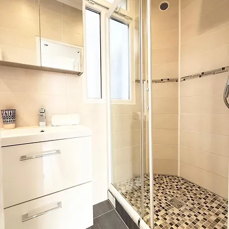 Parisian Arc Triomphe *